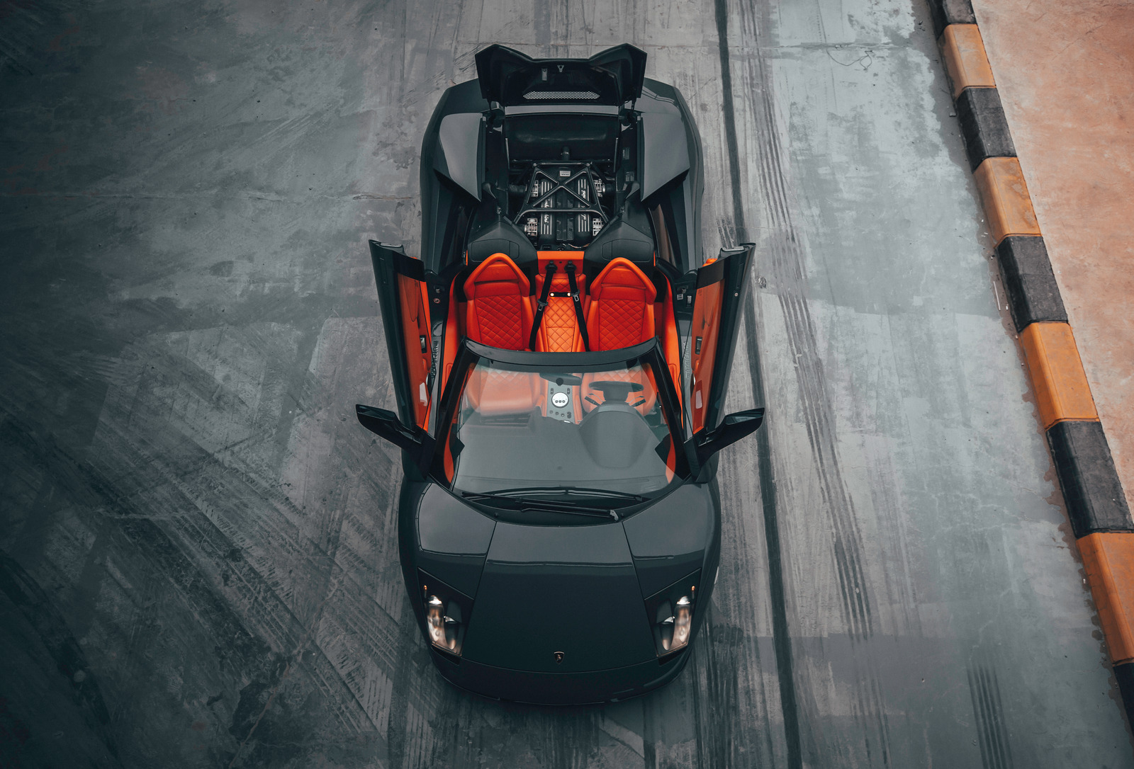 canva black lamborghini