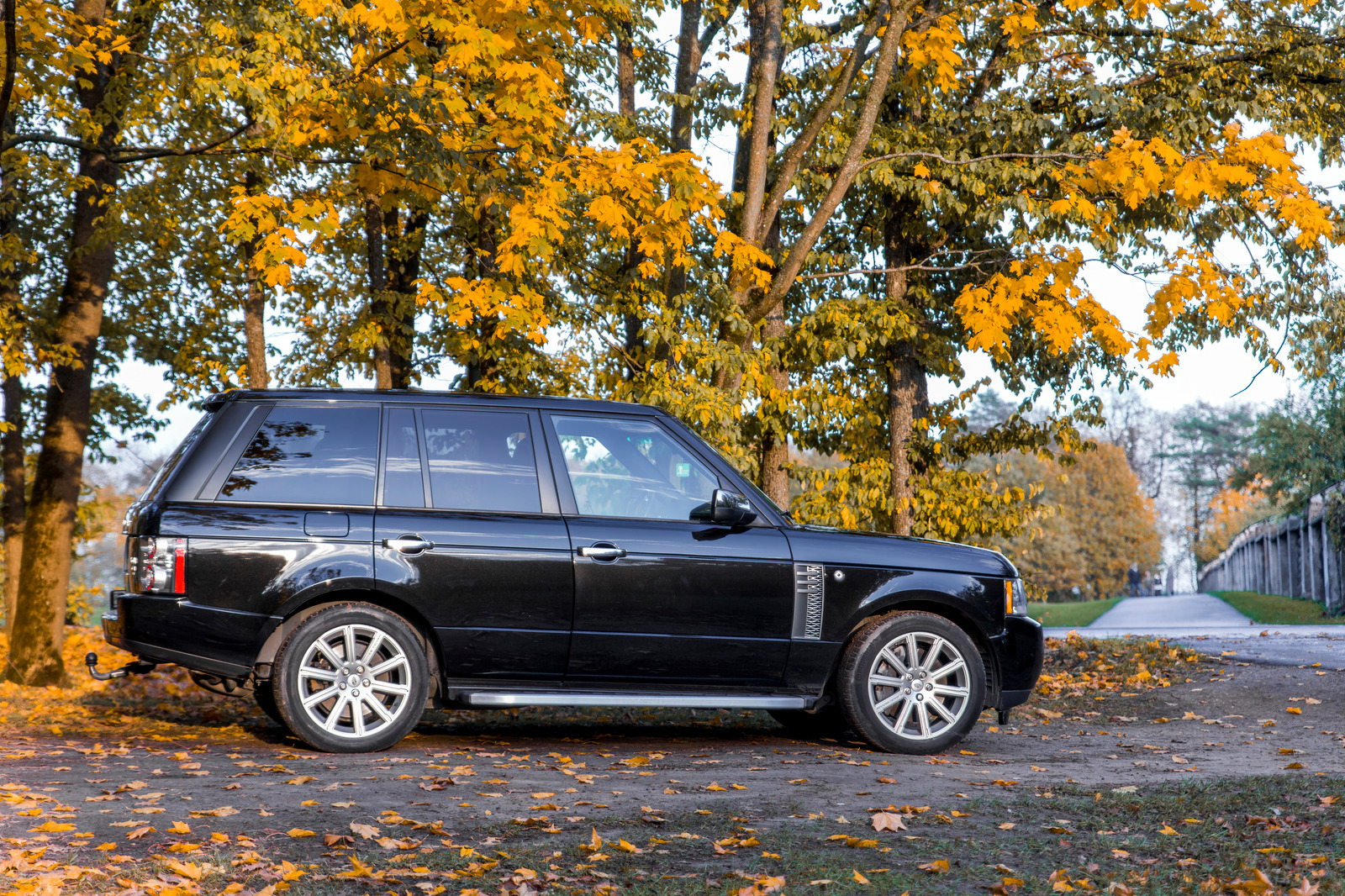 black range rover