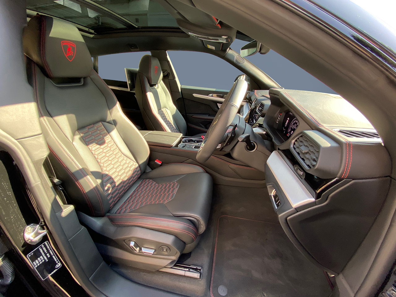 lamborghini urus interior