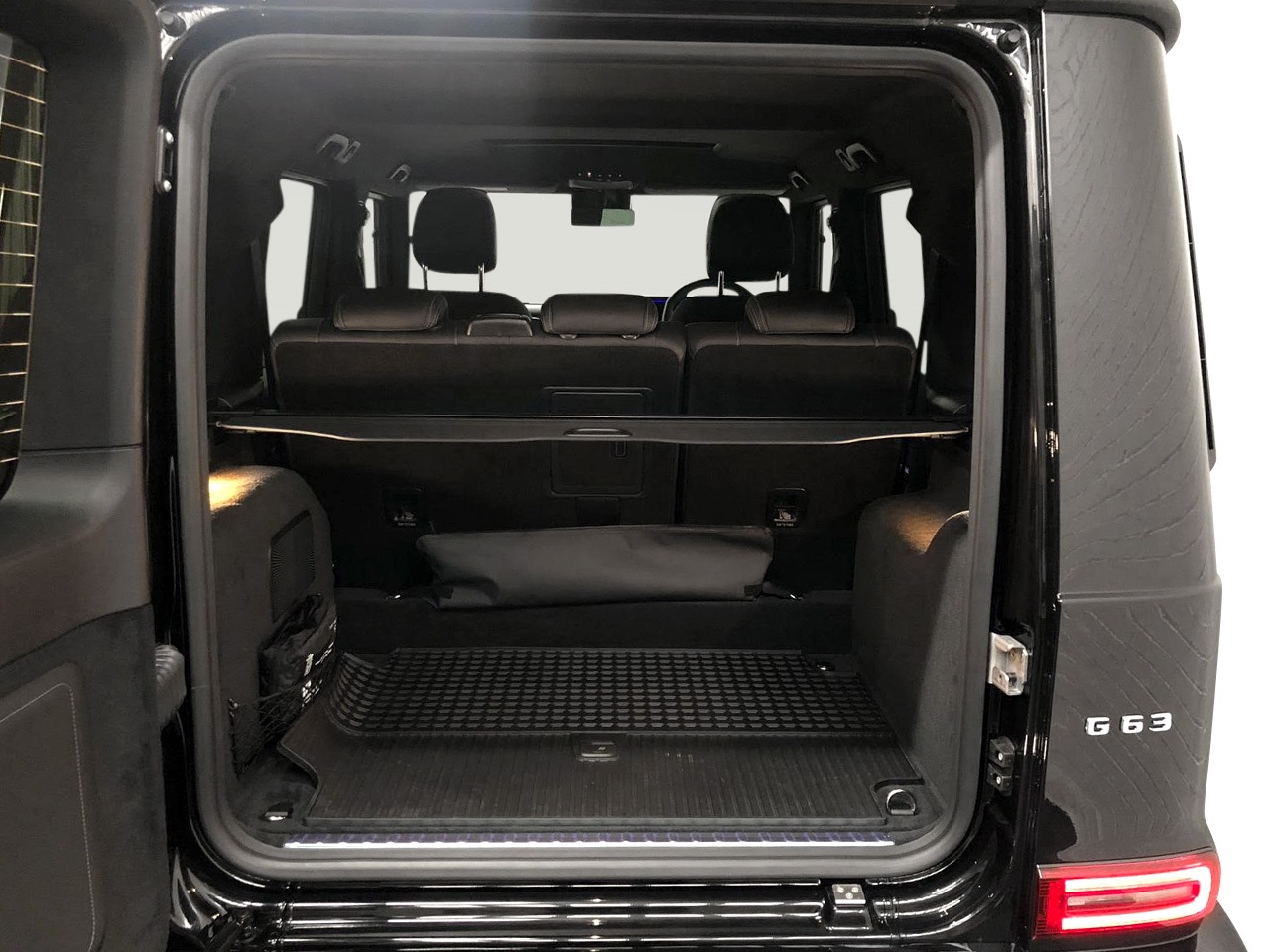 Mercedes Benz G-Wagon 63AMG interior